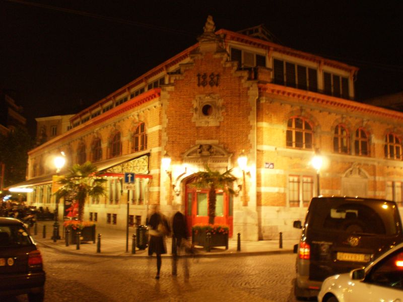 Bruksela, jedna ze starych hal targowych przerobionych na modne kluby